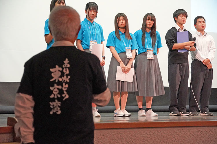 聴講の様子と専門家からの助言